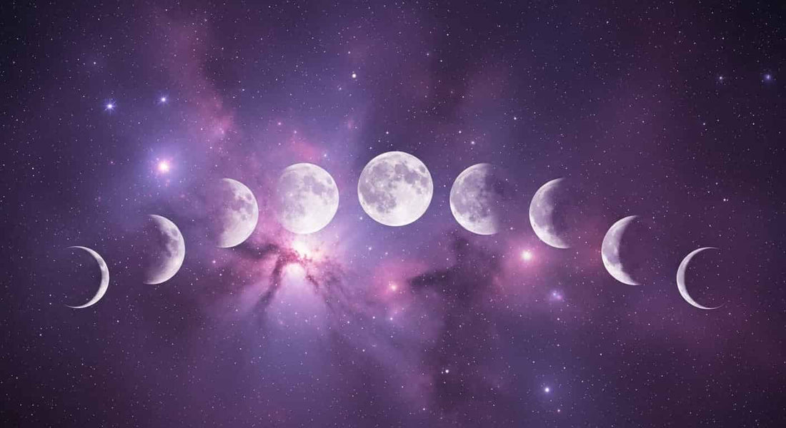 Cielo estrellado con las fases de la Luna representadas.