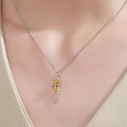 Colgante de Acero Inoxidable con Abrazo de Madre