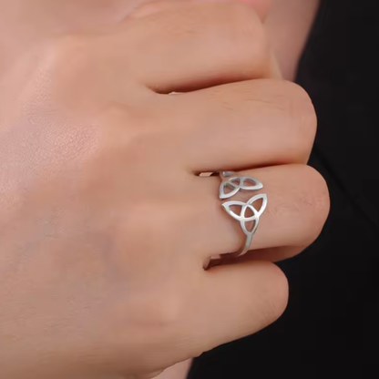 Anillo de Acero Inoxidable con Nudo Celta Triqueta