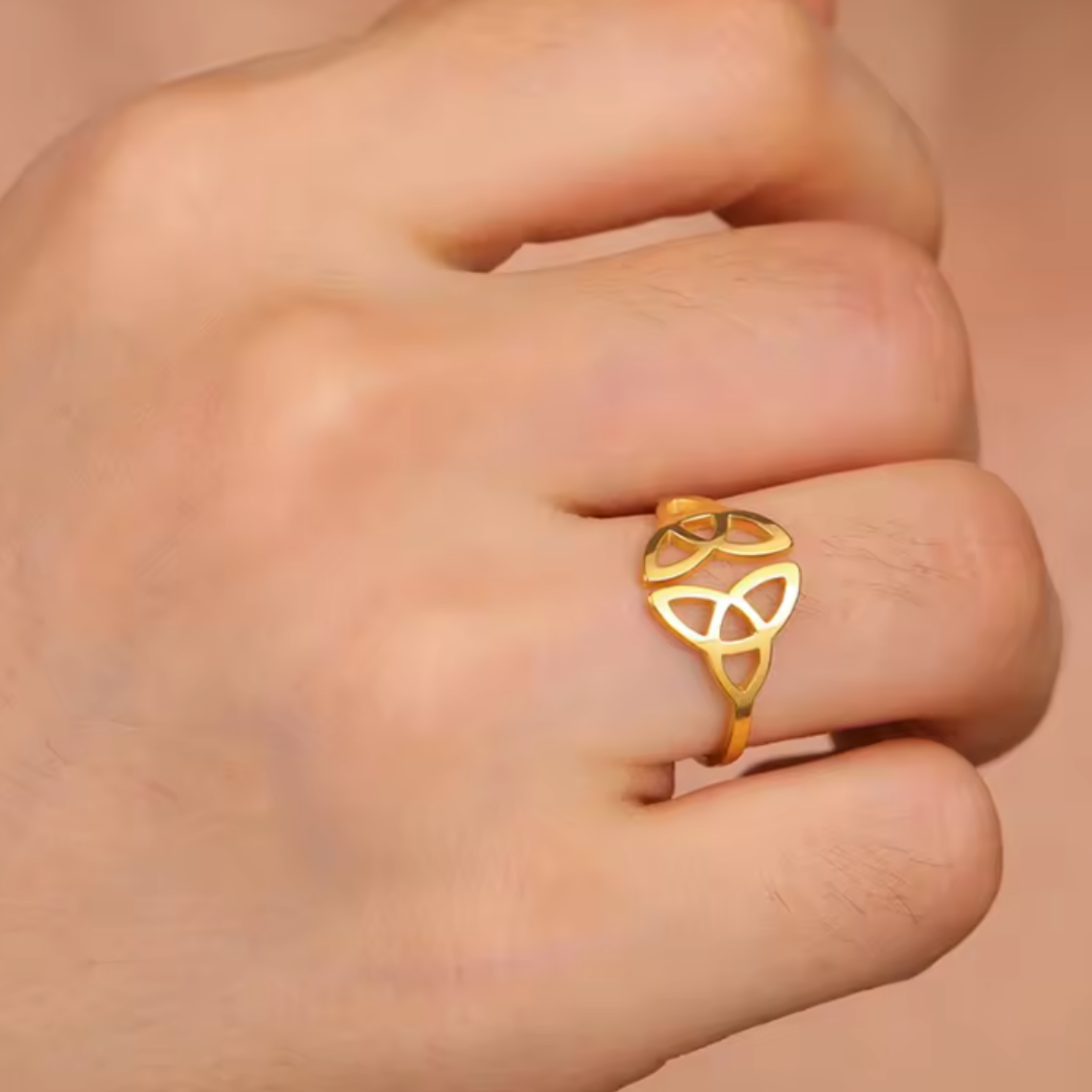 Anillo de Acero Inoxidable con Nudo Celta Triqueta
