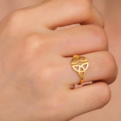 Anillo de Acero Inoxidable con Nudo Celta Triqueta