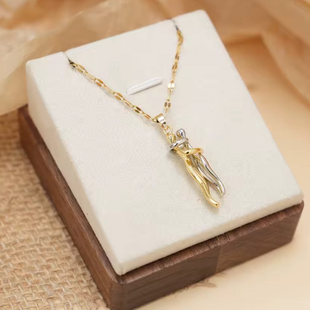 Colgante de Acero Inoxidable con Abrazo de Amor