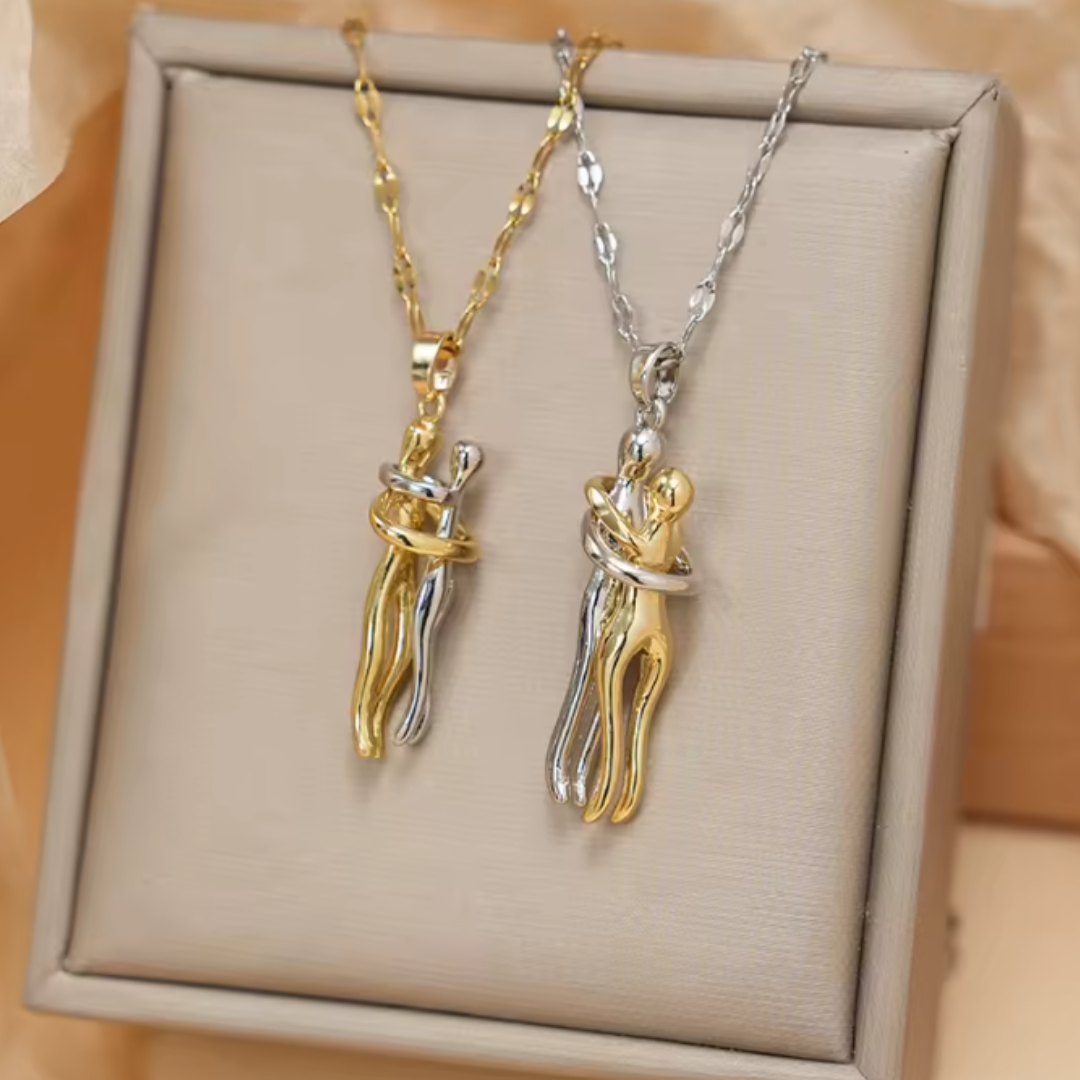 Colgante de Acero Inoxidable con Abrazo de Amor