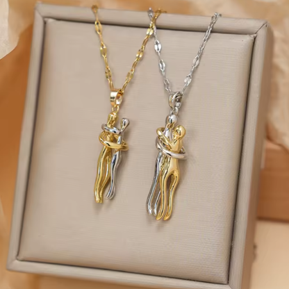 Colgante de Acero Inoxidable con Abrazo de Amor