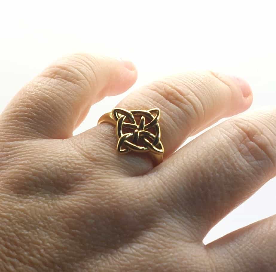 Anillo Nudo de Bruja