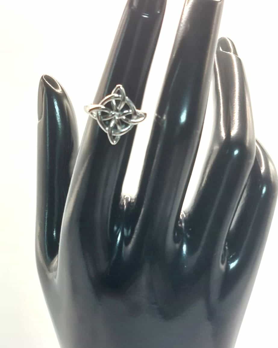 Anillo Nudo de Bruja