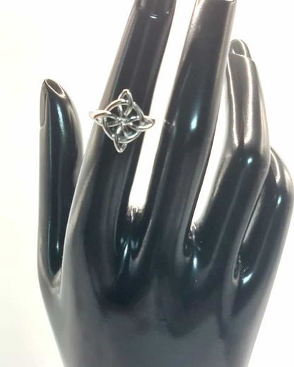 Anillo Nudo de Bruja