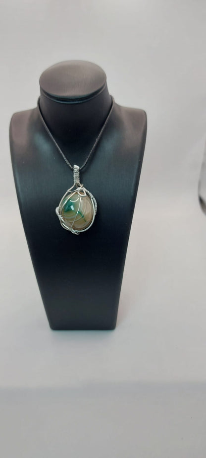 Colgante único y artesanal de Ágata Verde
