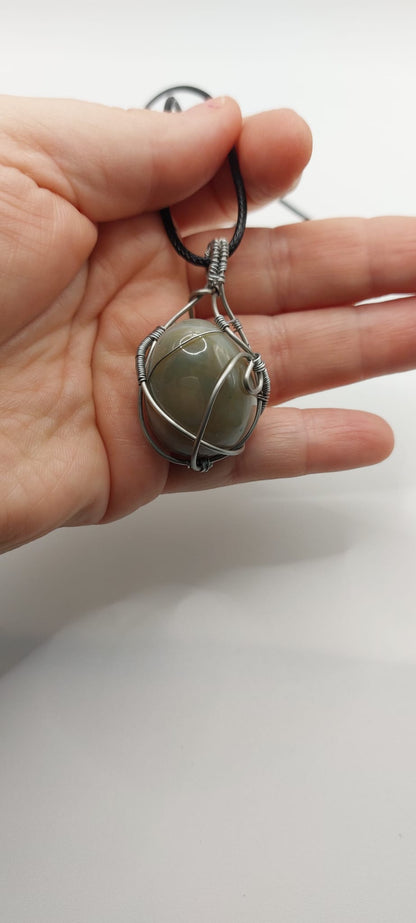 Colgante único y artesanal de Ágata Verde