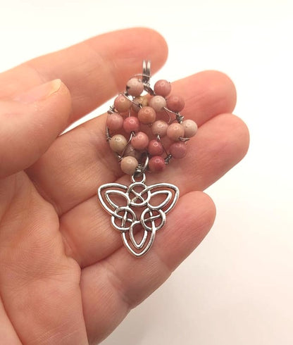 Colgante Único y Artesanal - Rodonita y Triqueta