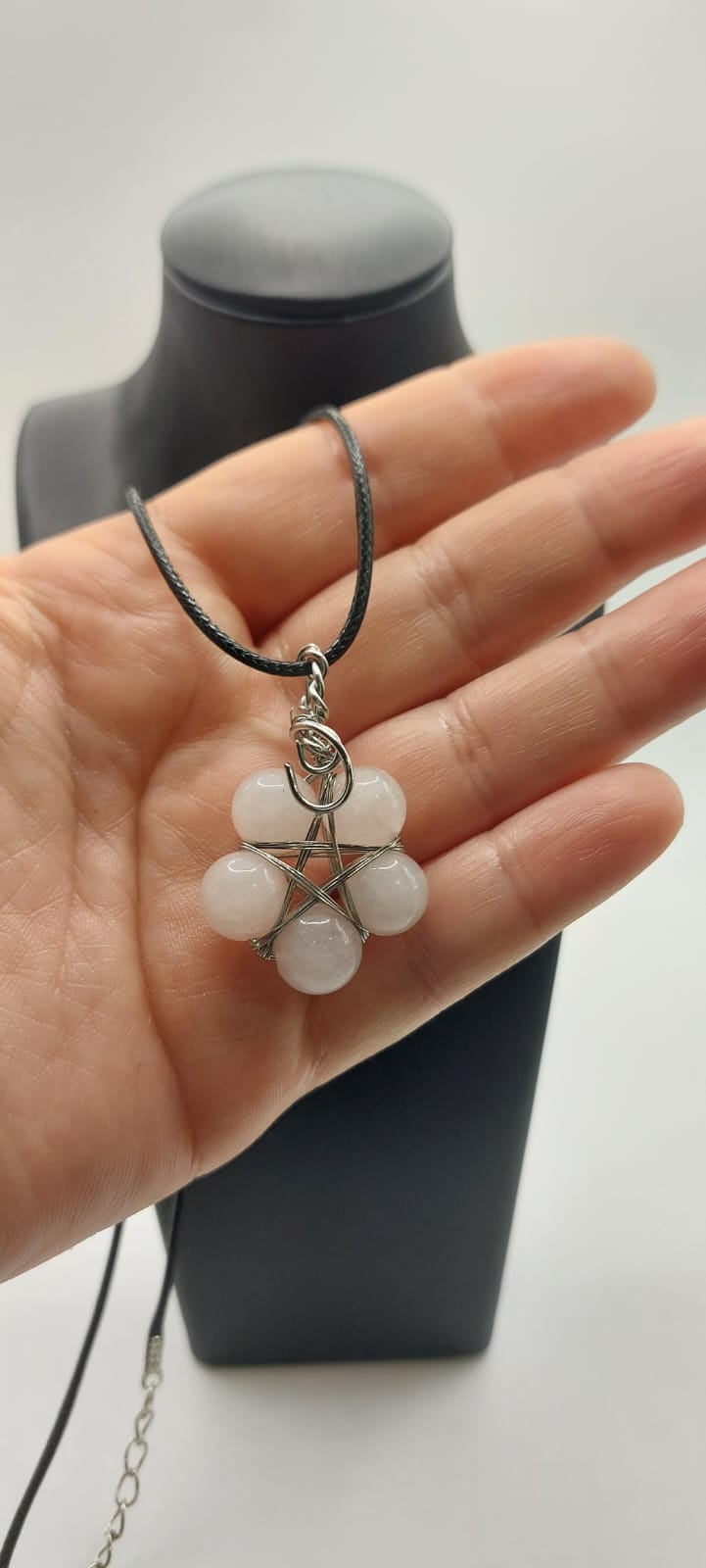 Colgante único y artesanal de Cuarzo Rosa - Estrella 5 Puntas