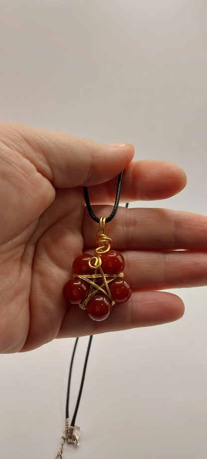 Colgante único y artesanal de Jaspe Rojo - Estrella 5 puntas dorado