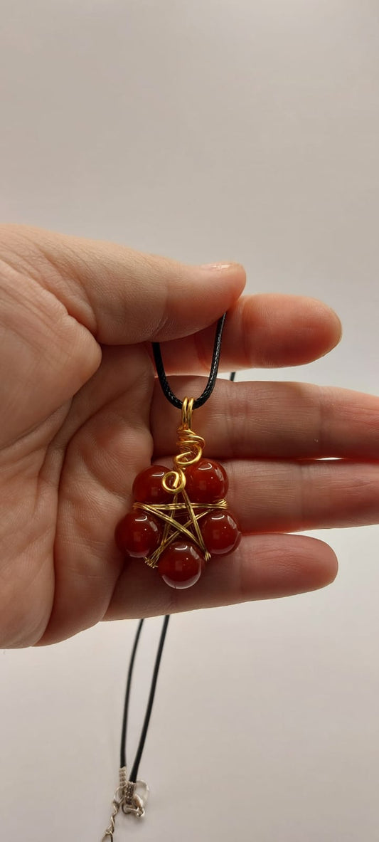 Colgante único y artesanal de Jaspe Rojo - Estrella 5 puntas dorado