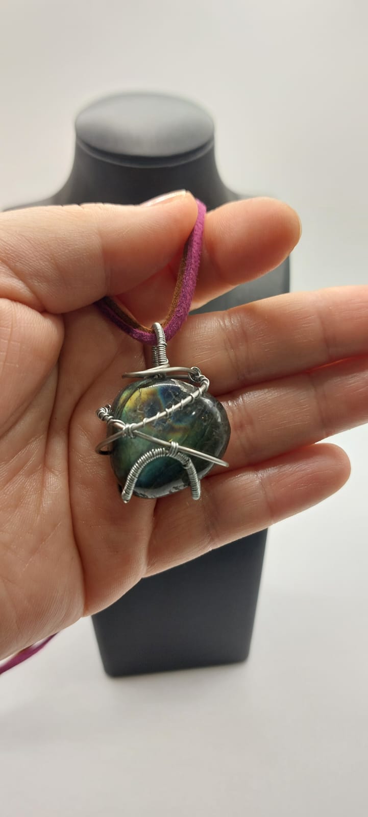 Colgante único y artesanal de Labradorita