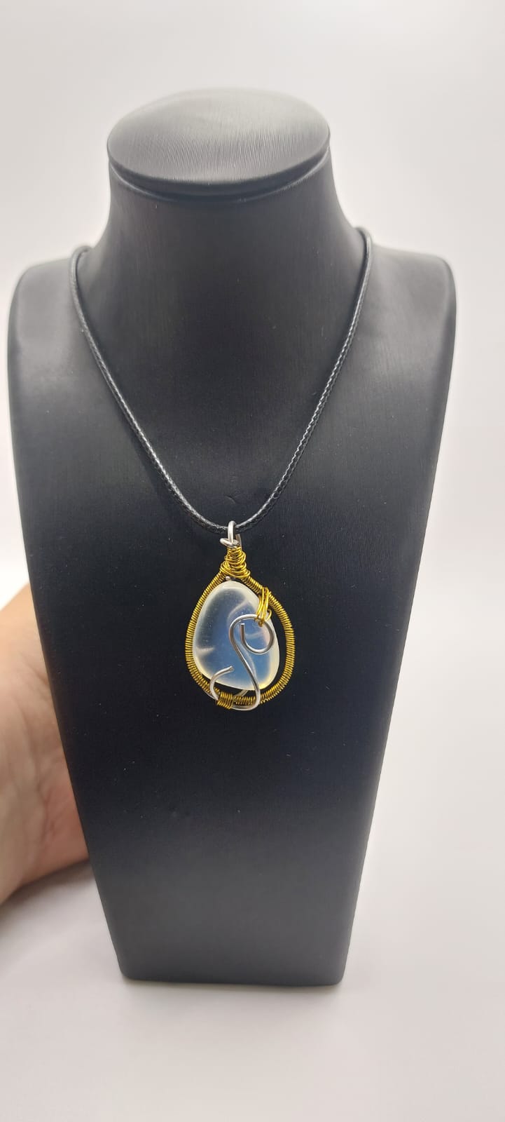 Colgante único y artesanal de Opalina