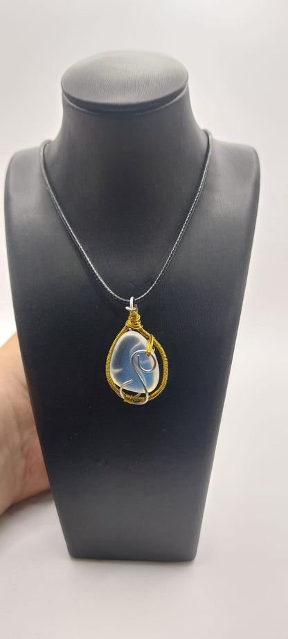 Colgante único y artesanal de Opalina