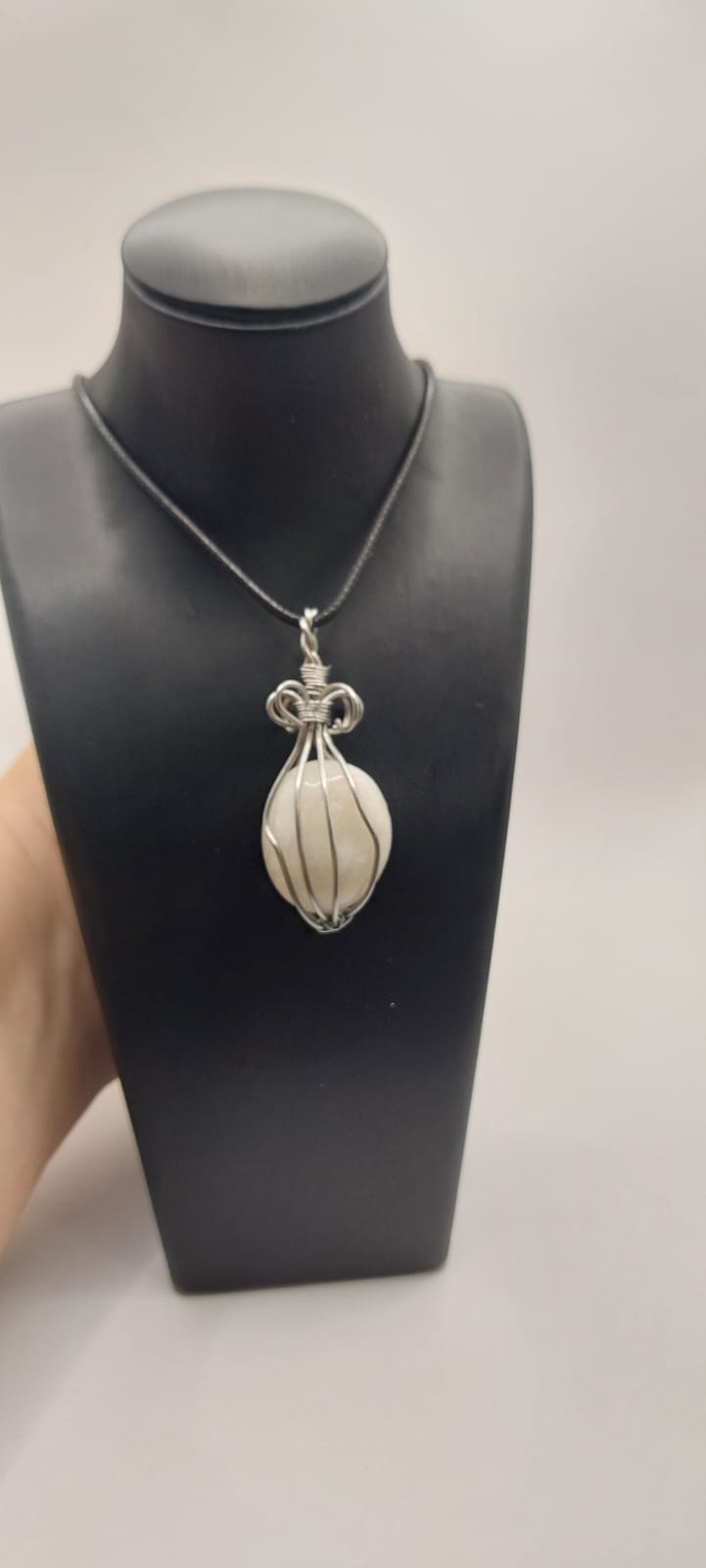 Colgante único y artesanal de Piedra Luna