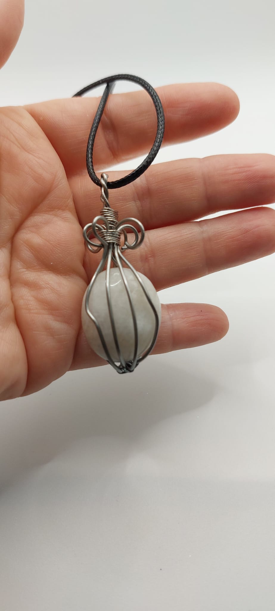 Colgante único y artesanal de Piedra Luna